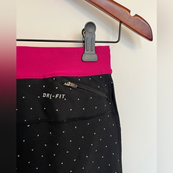 Nike Black and Pink Polka Dot leggings size medium - Picture 4 of 6